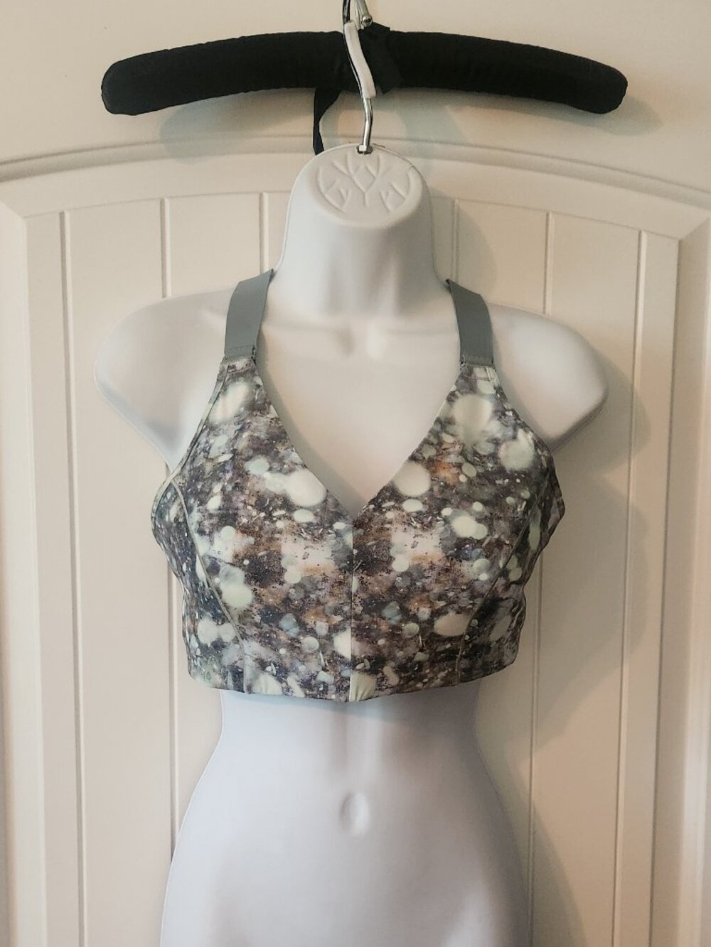 Lululemon lab V neck train Bra